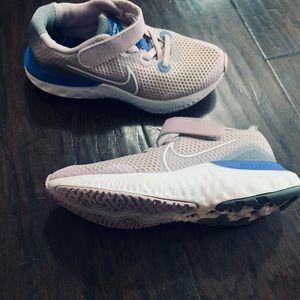 Nike Renew Run Girls Sneakers